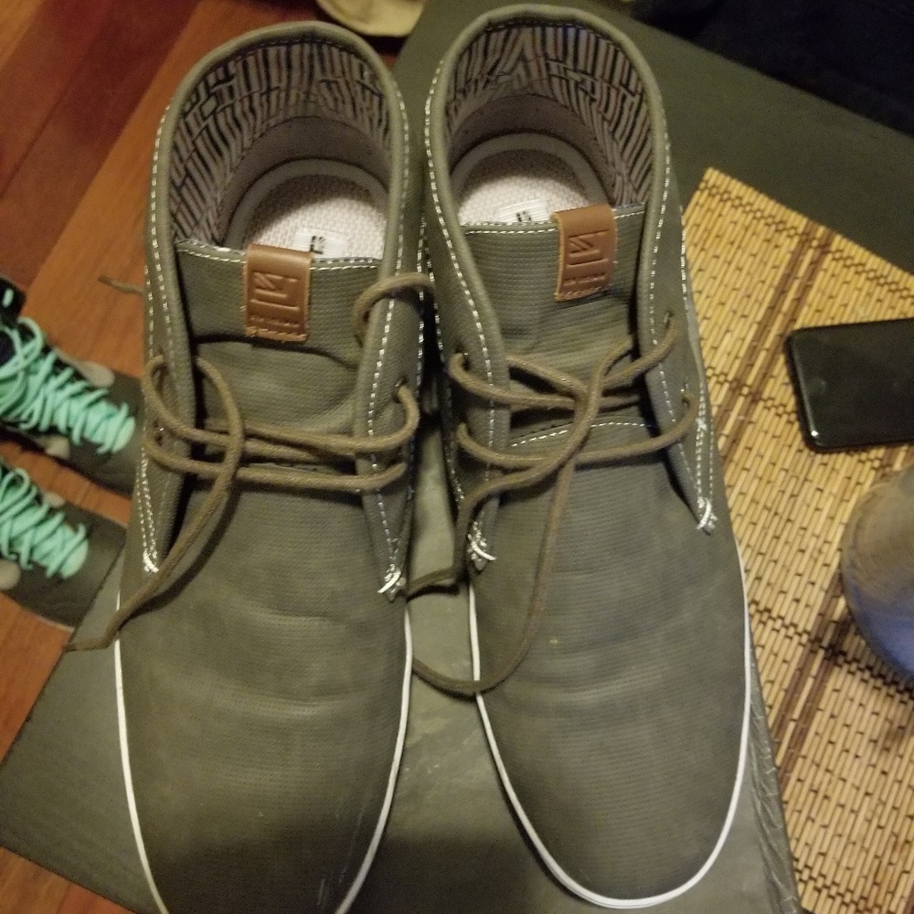 Shoes - Picture 2 of 3